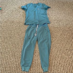 Figs scrubs set